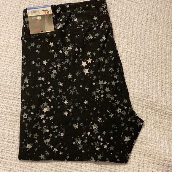 No Boundaries Pants - Stars High Rise Capri leggings Pant 3X black white